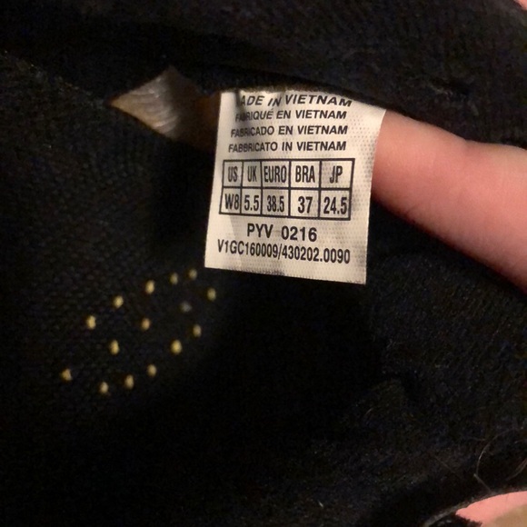 Never used Volleyball shoes - Picture 4 of 4